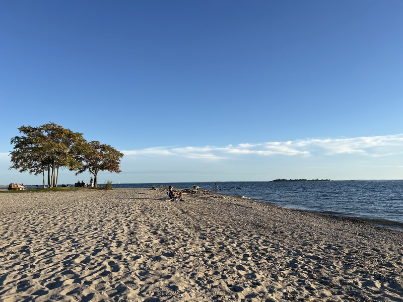 Compo beach and Cockenoe Island